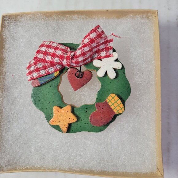 Handcrafted Christmas Holiday Wooden Holiday Wreath & Dove Pins Brooches - Picture 3 of 4